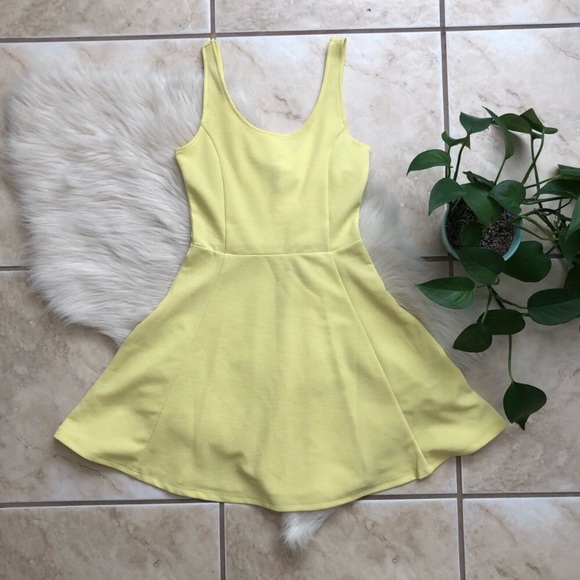 H&M Dresses & Skirts - H&M Skater Minidress
